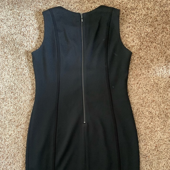 Black dress - Picture 3 of 6